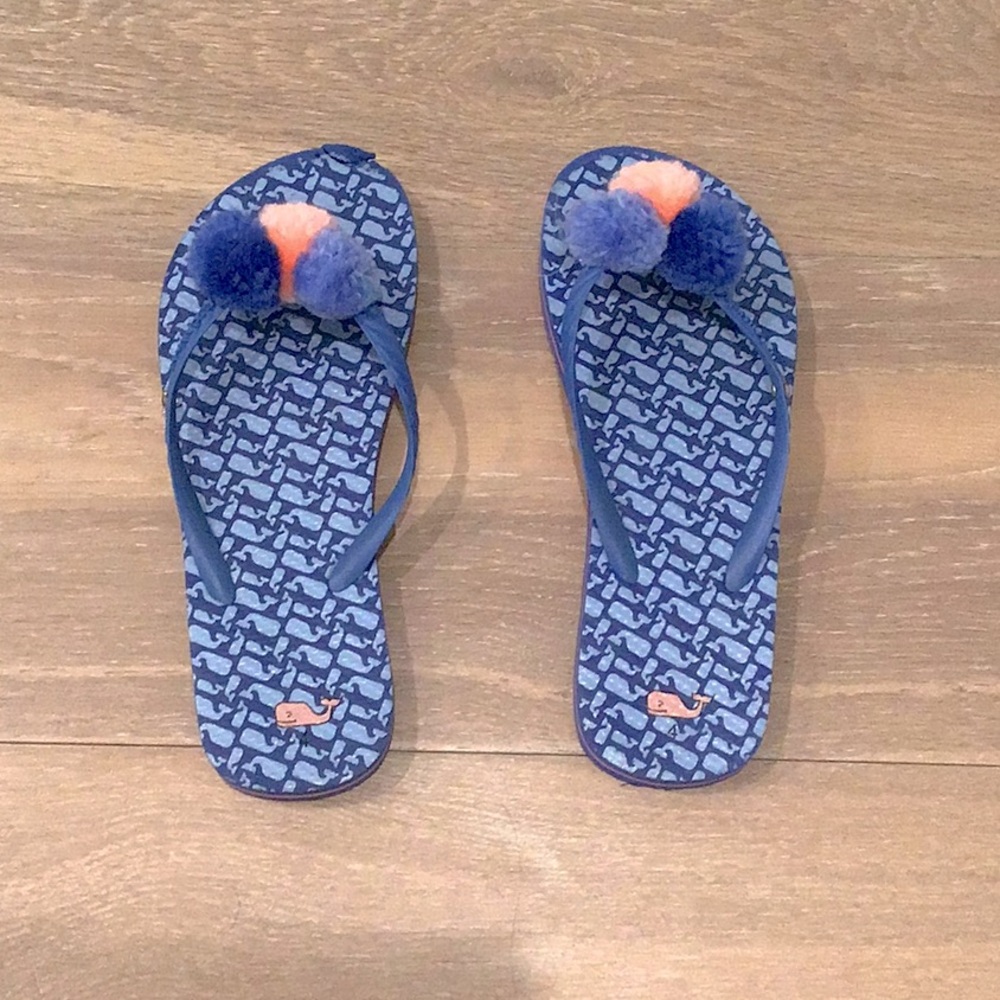 Vineyard Vines Girls Size 4 Pom Pom flip flops